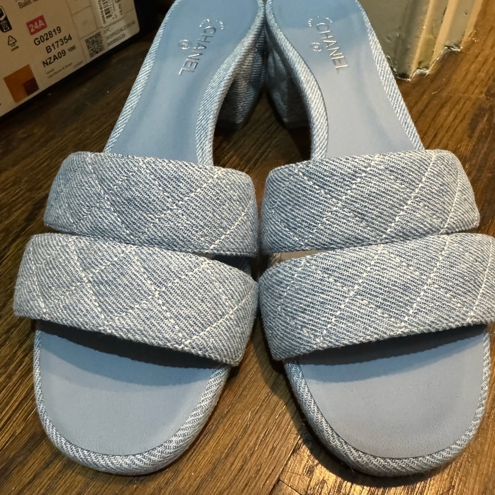 CHANEL Blue Quilted Sandals - Picture 3 of 10